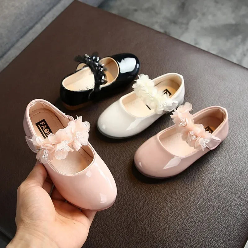 Girls wearing flower princess sandals big bow wedding shoes