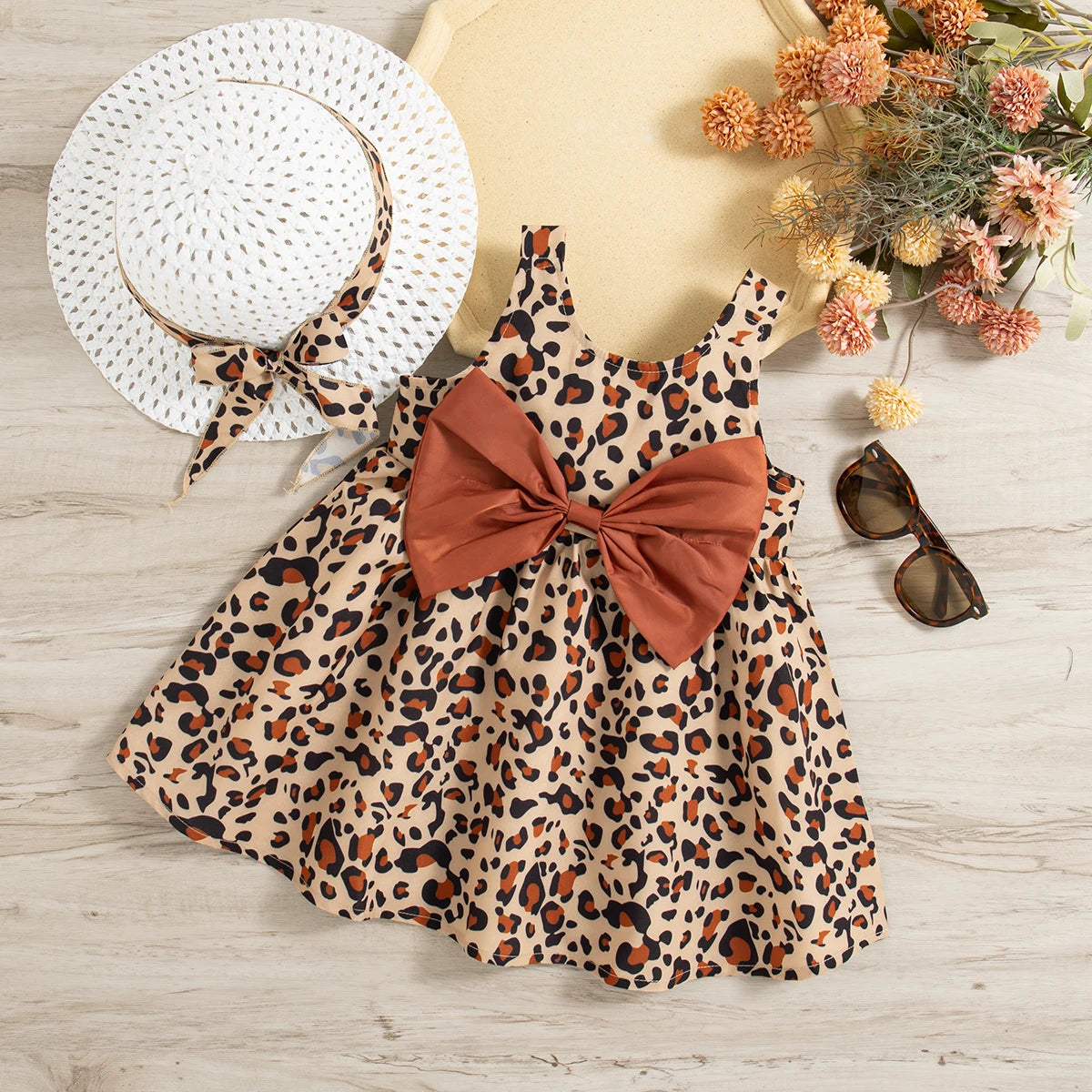 Baby girl leopard print suspender dress with bow decoration